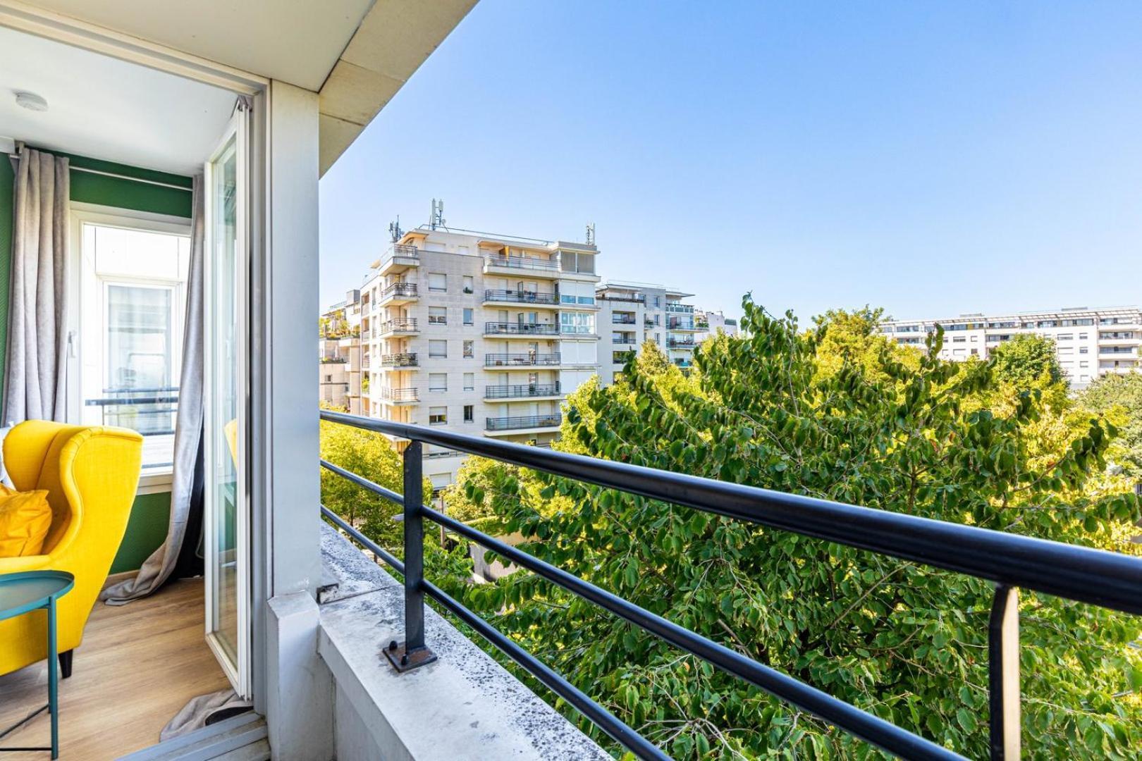 Guestready - Sunny With Balcony Views Paris